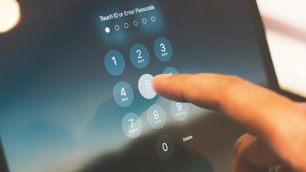 cara hide chat whatsapp