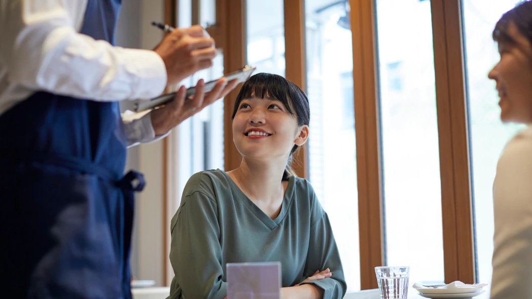 Salesman taking order adalah